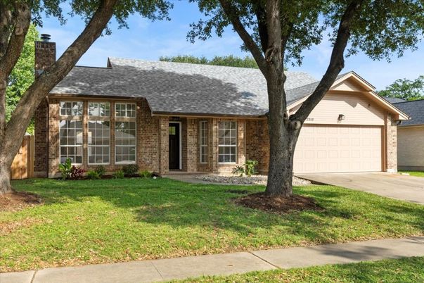 Attached, Exterior, Facade, Brick Facade, Ranch