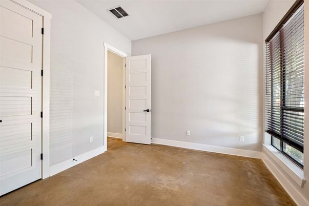 Empty room, Interior