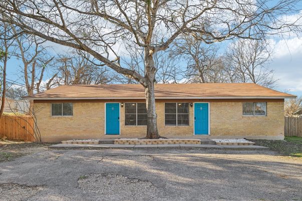 Exterior, Facade, Brick Facade, Ranch