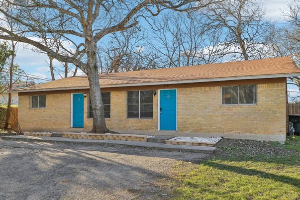 Exterior, Facade, Brick Facade, Ranch