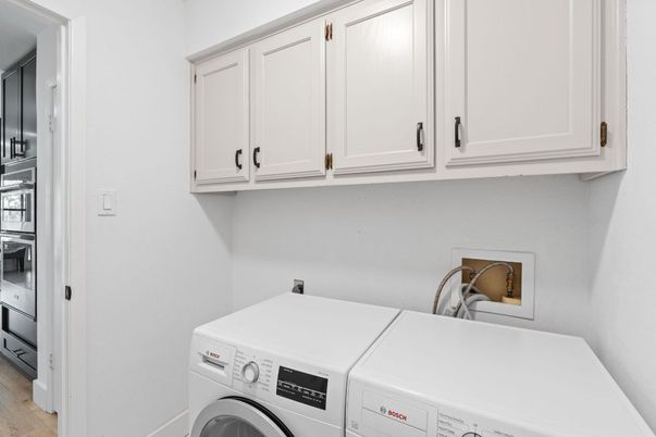 Interior, Washer, Wood Texture Flooring