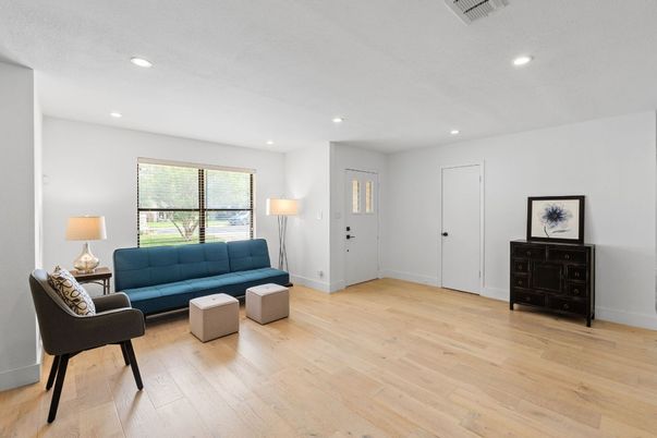 Interior, Living room, Recessed Lighting, Wood Texture Flooring