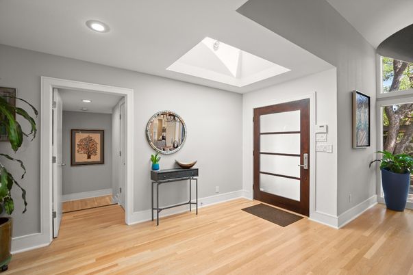 Interior, Recessed Lighting, Wood Texture Flooring