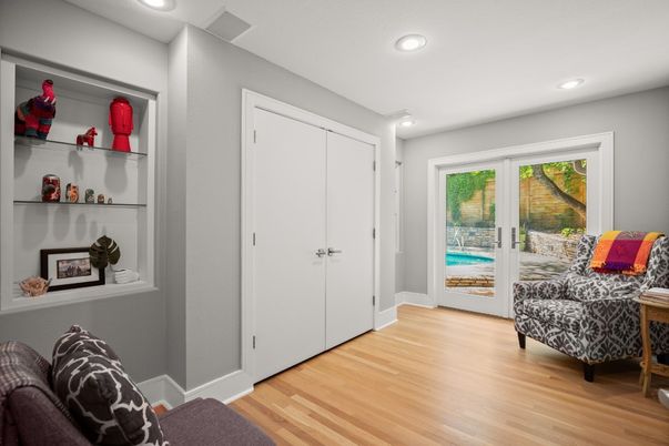 Interior, Living room, Recessed Lighting, Wood Texture Flooring