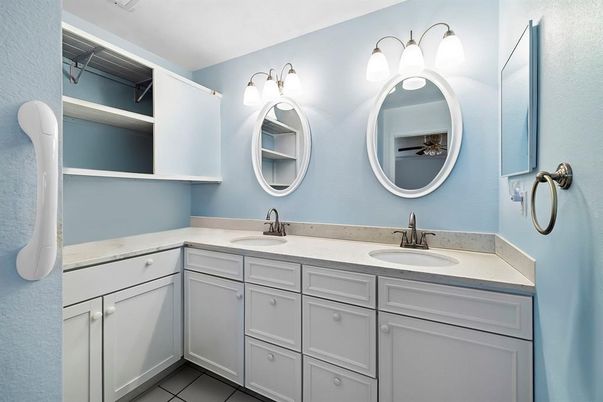Bathroom, Dual Sink Vanities, Interior