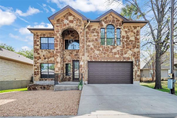 Attached, Exterior, Facade, Brick Traditional