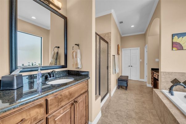 Bathroom, Dual Sink Vanities, Interior, Recessed Lighting