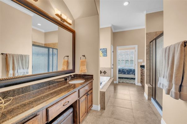Bathroom, Dual Sink Vanities, Interior, Recessed Lighting