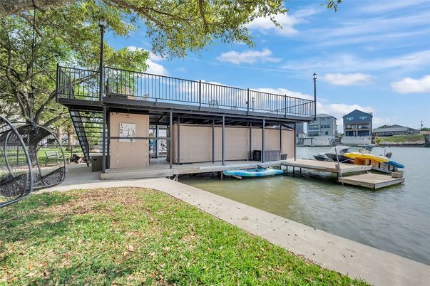 Exterior, Lake