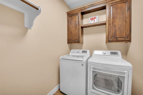 Interior, Washer, Wood Texture Flooring