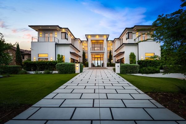 Backyard, Exterior, Facade, Modern