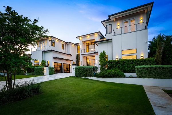 Attached, Backyard, Exterior, Facade, Modern