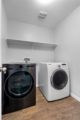 Interior, Washer, Wood Texture Flooring