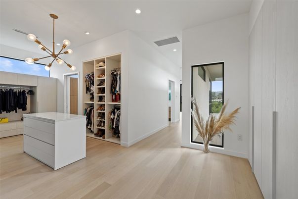 Interior, Pendant Lights, Recessed Lighting, Walk-in Closets, Wood Texture Flooring