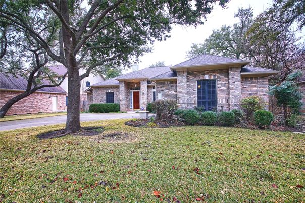 Exterior, Facade, Brick Facade, Ranch