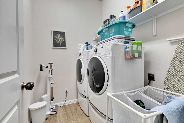 Interior, Washer, Wood Texture Flooring