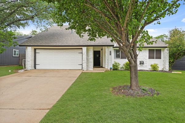 Attached, Exterior, Facade, Ranch