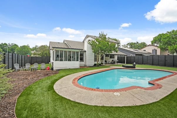 Exterior, Pool
