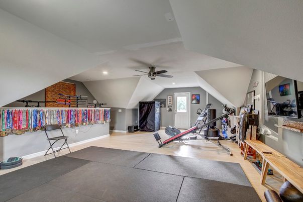 Fitness Equipment, Interior, Recessed Lighting, Stone Walls