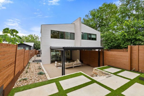Backyard, Exterior, Facade, Modern