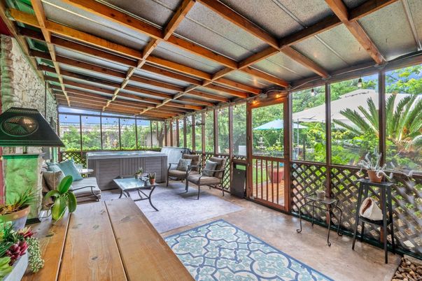 Hot Tub, Interior, Sun Room, Wooden Beams