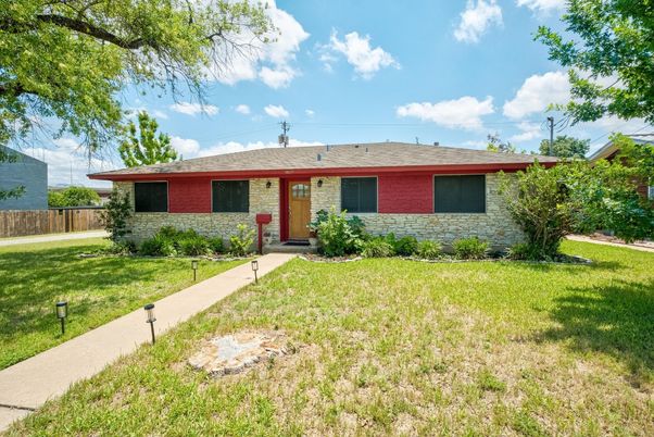 Exterior, Facade, Brick Facade, Ranch