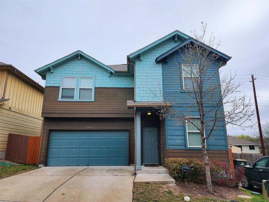 Attached, Exterior, Facade, American Craftsman