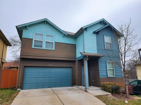 Attached, Exterior, Facade, Rowhouse