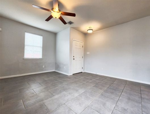Empty room, Interior