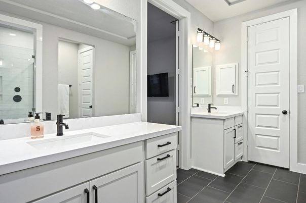Bathroom, Dual Sink Vanities, Interior, Recessed Lighting
