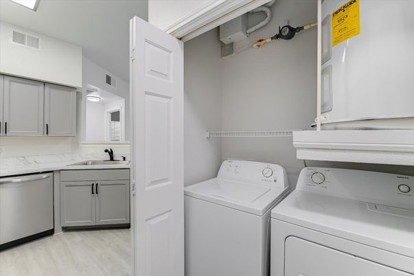 Interior, Utility Closets, Washer, Wood Texture Flooring