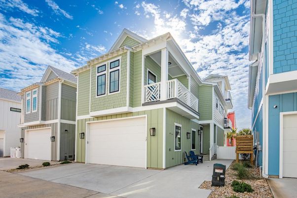 Attached, Exterior, Facade, Rowhouse