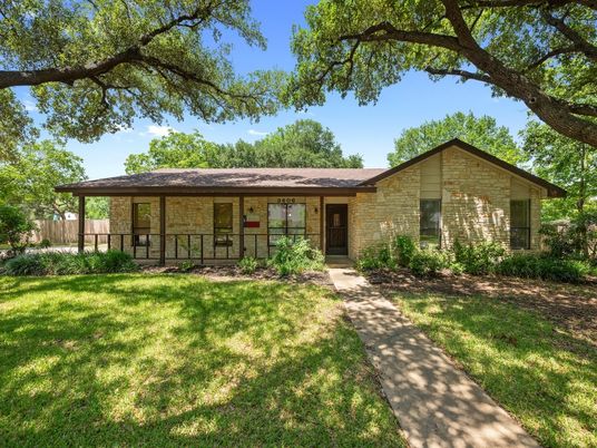Backyard, Exterior, Facade, Brick Facade, Ranch