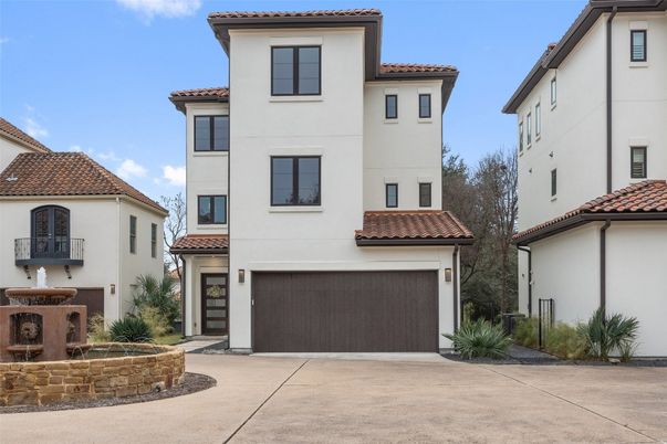 Attached, Exterior, Facade, Mediterranean