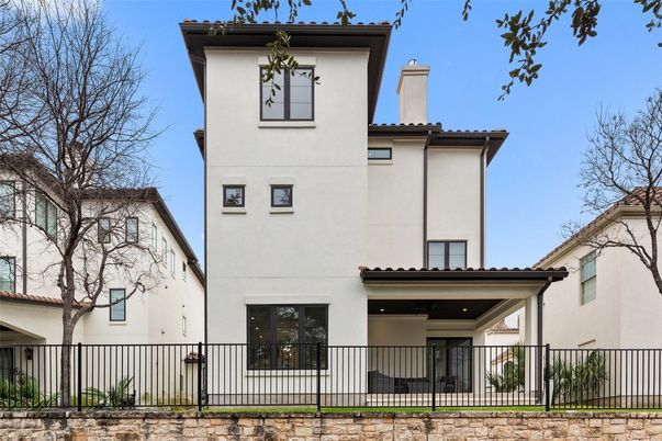 Exterior, Facade, Mediterranean