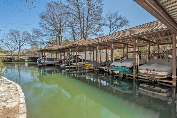 Exterior, Lake