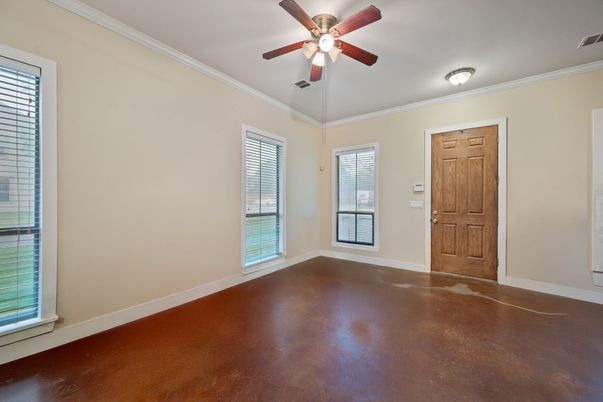 Empty room, Interior