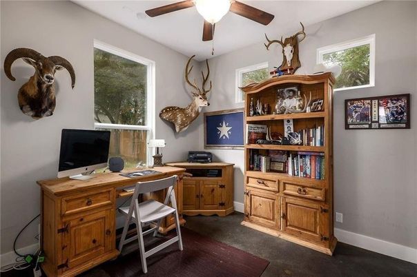 Home Office, Interior