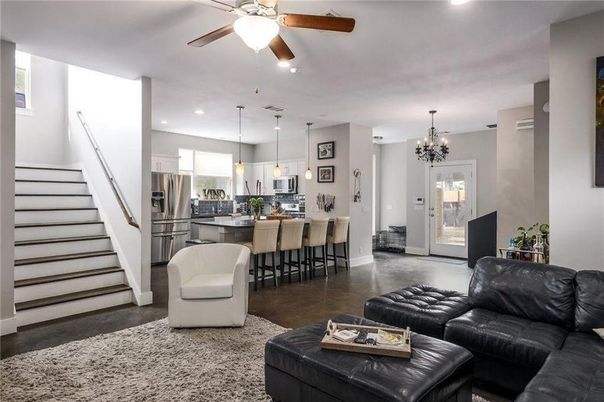 Chandelier, Interior, Kitchen, Living room, Pendant Lights, Recessed Lighting, Stainless Steel Appliances