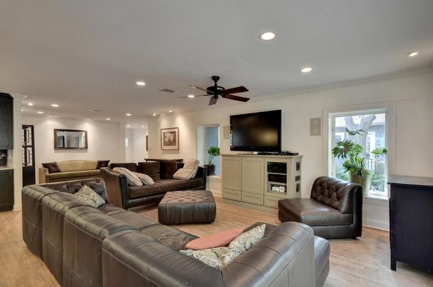 Interior, Living room, Recessed Lighting, Wood Texture Flooring