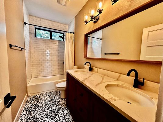 Bathroom, Dual Sink Vanities, Interior