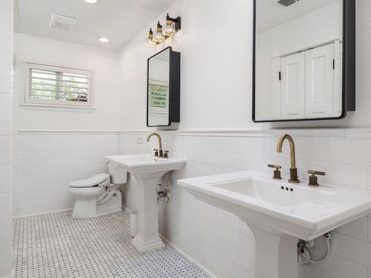 Bathroom, Dual Sink Vanities, Interior, Recessed Lighting