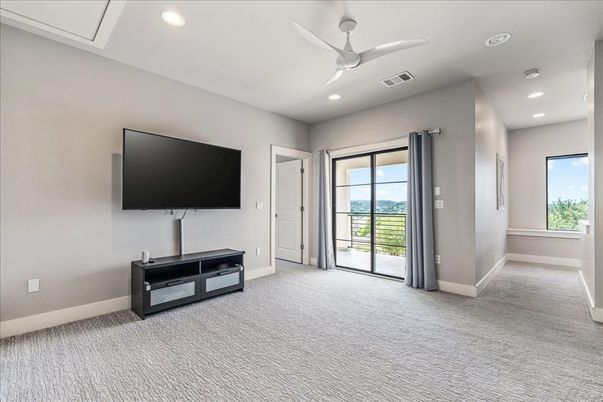 Empty room, Interior, Recessed Lighting