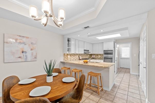 Chandelier, Dining room, Interior, Kitchen, Recessed Lighting, Stainless Steel Appliances