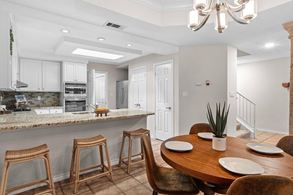 Chandelier, Dining room, Interior, Kitchen, Recessed Lighting, Stainless Steel Appliances