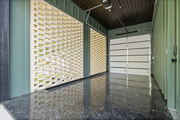 Garage, Interior