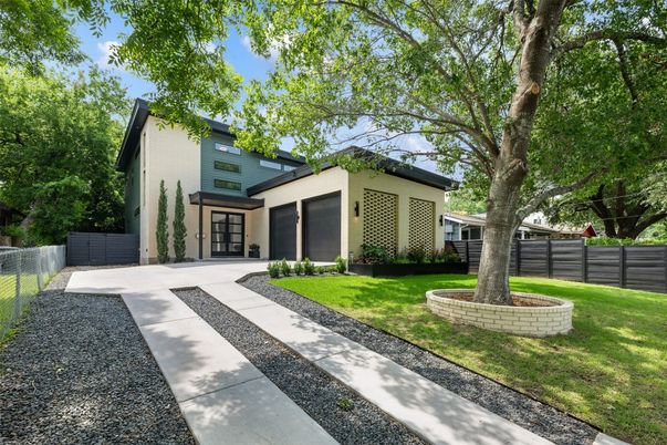 Backyard, Exterior, Facade, Modern