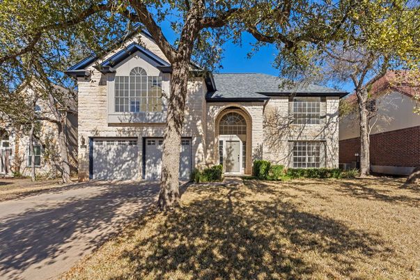 Attached, Exterior, Facade, Brick Traditional