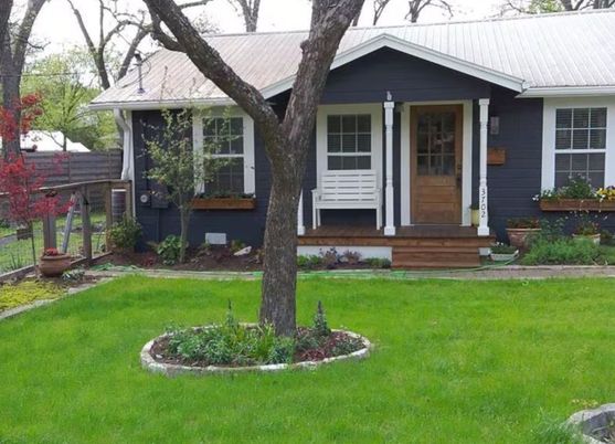 Exterior, Facade, Ranch