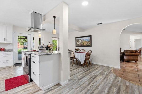 Dining room, Interior, Kitchen, Pendant Lights, Recessed Lighting, Wood Texture Flooring